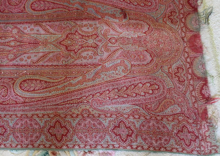 Large paisley patterned shawl 307cm x 158cm - Image 3 of 5