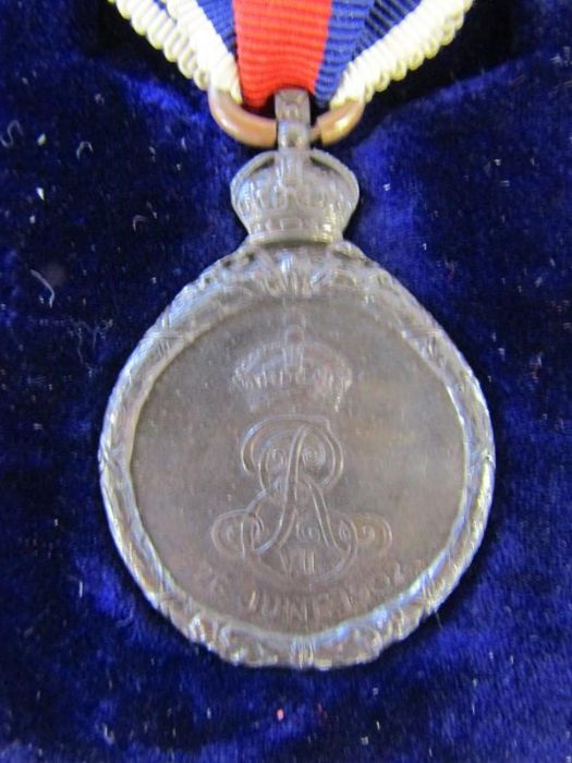 King Edward VII bronze & gilt 1902 Coronation medals in Elkington boxes - Image 4 of 12