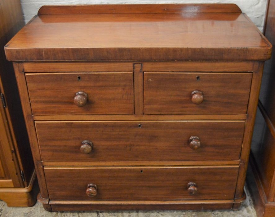 Victorian mahogany veneer chest of drawers on castors L 100cm D 49cm Ht 92cm