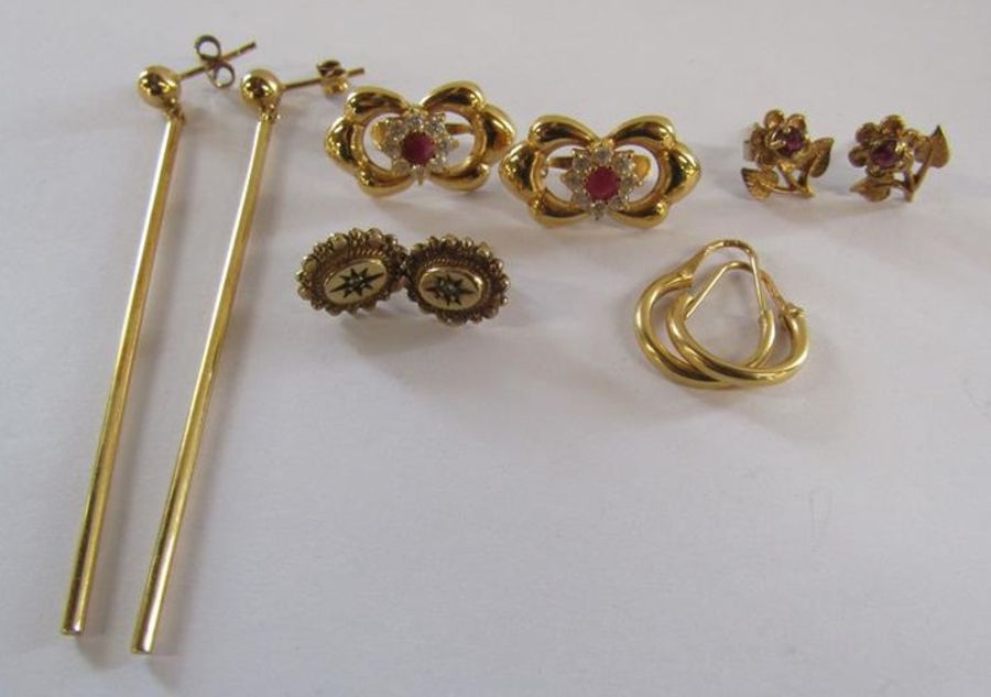 Collection of earrings mostly marked but unable to make ct - clip on earrings marked 750 - oval