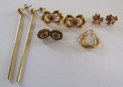 Collection of earrings mostly marked but unable to make ct - clip on earrings marked 750 - oval