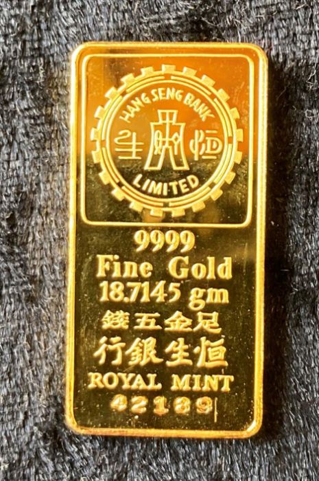 Royal Mint issue for the Hang Seng Bank 18.7145g 999 fine gold ingot in a perspex case