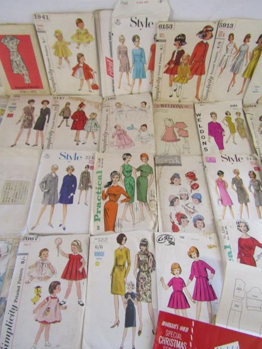 Collection of dress makers patterns also a Sawyer's view-master with discs - Image 4 of 5