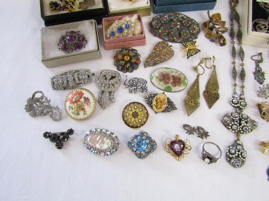 Collection of costume jewellery includes Van Woods Montreal brooch and earrings, marcasite, Pisces - Image 10 of 10