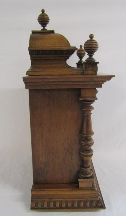 Oak mantel clock keeping time and chiming with Reinhold Schnekenburger, Mulheim movement - approx. - Image 7 of 9