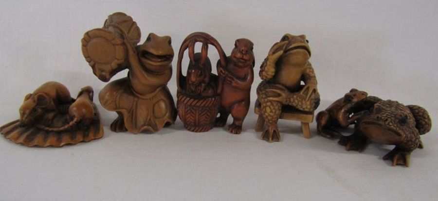 5 Wooden netsuke, signed - mice, toad, frogs and rabbits - Image 5 of 6