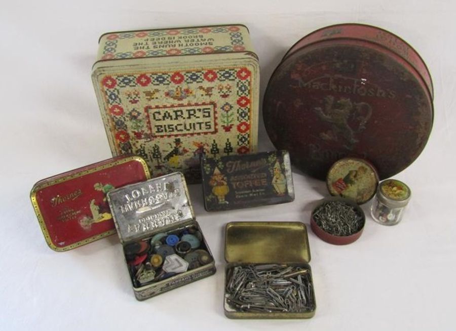 Collection of tins - Carr's Biscuits, Mackintosh's Royal De Luxe, Farrah's Toffee, Thorne's, Players - Image 2 of 5