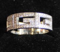 18ct white gold & diamond Gucci ring 10.23g size Q / R