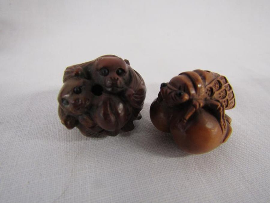 5 Wooden netsuke, signed - frog on a shell, monkey, dragonfly, bug on nuts, and a small round - Image 4 of 7