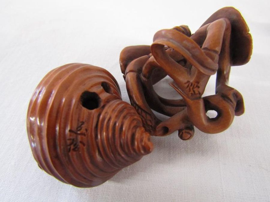 5 Wooden netsuke, signed - frog on a shell, monkey, dragonfly, bug on nuts, and a small round - Image 5 of 7