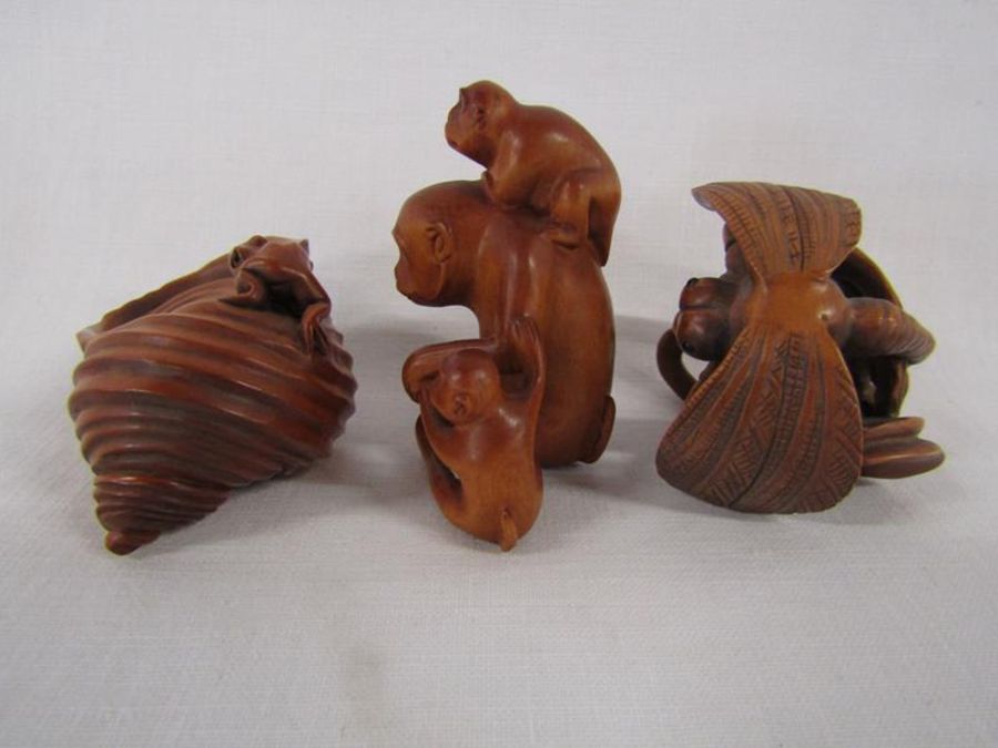 5 Wooden netsuke, signed - frog on a shell, monkey, dragonfly, bug on nuts, and a small round - Image 3 of 7