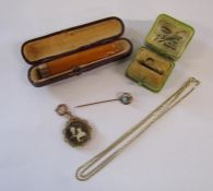 9ct gold tie pin with turquoise stone, chain with broken clasp and ring missing stone - total weight