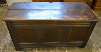 Large 18th century oak coffer with panelled front, sides & back with ring hinges & stile feet L