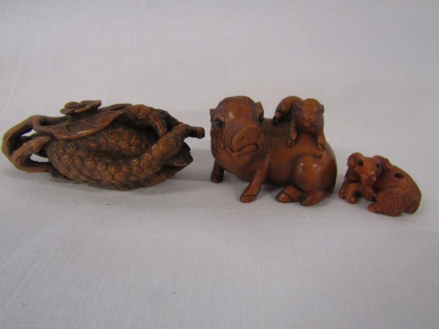 6 Wooden netsuke - monkey, Buddha, toad, flower, pig and goat - Image 4 of 5