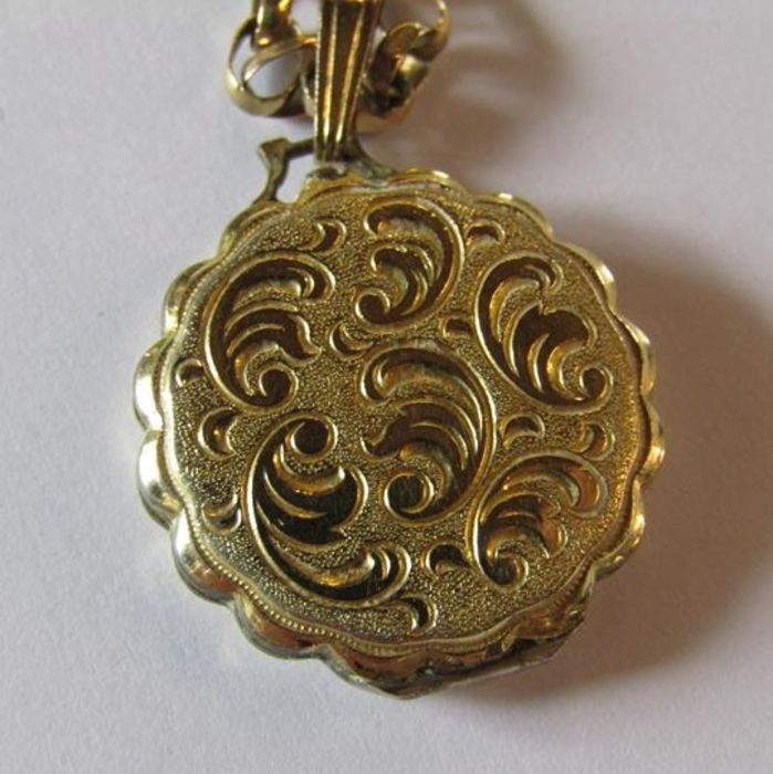 9ct gold belcher chain necklace (7.0g) with gold plated locket - chain approx. 66cm - Image 2 of 4