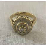 18ct gold & diamond chip cluster type ring, 5.42g