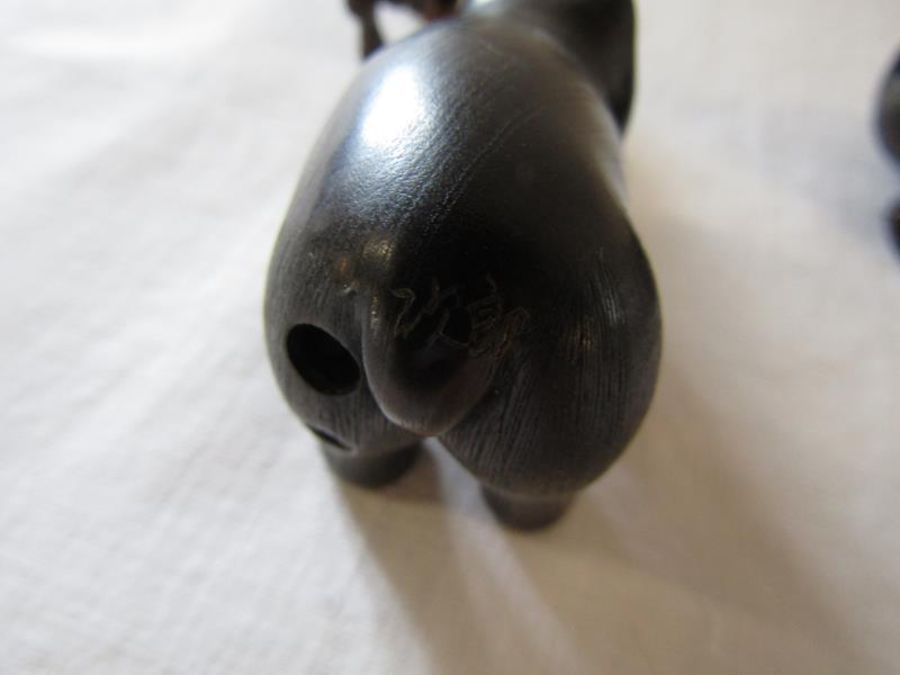 4 wooden netsuke, signed - water buffalo, bear, bull and tiger - Image 5 of 5