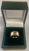9ct gold band/ring, 5.35g