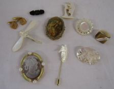 Jet brooch with horseshoe design, shell jewellery, cufflinks etc