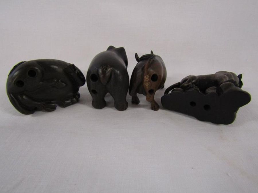 4 wooden netsuke, signed - water buffalo, bear, bull and tiger - Image 3 of 5