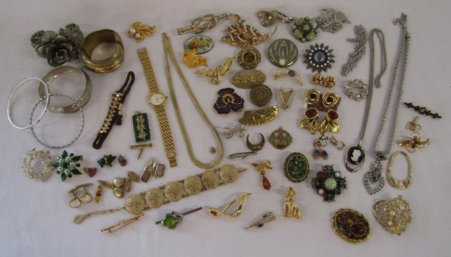 Collection of costume jewellery, includes watch, necklaces, bangles, brooches etc