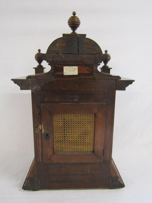 Oak mantel clock keeping time and chiming with Reinhold Schnekenburger, Mulheim movement - approx. - Image 6 of 9