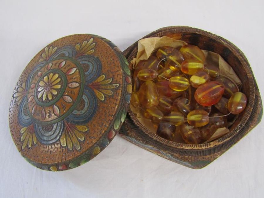 Large amber bead necklace (broken) in painted wooden box