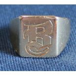 Gents gold signet ring marked 585 7.16g size P