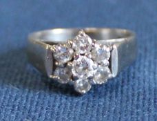 18ct white gold diamond daisy ring 4.62g, size H / I