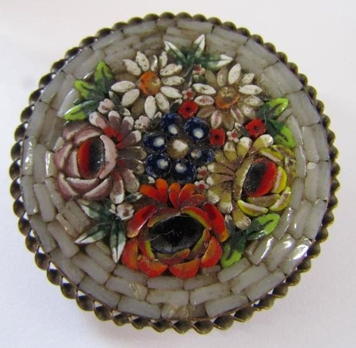 Micro mosaic brooches - Image 2 of 6