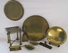 Collection of brass includes kettle stand, doorstop, crumb tray and trays including brass tray