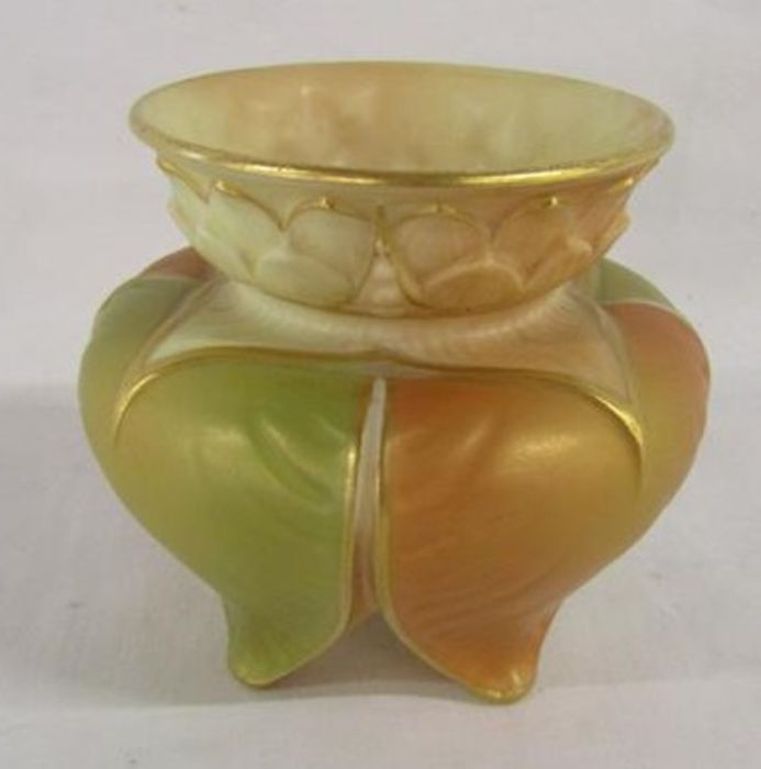 Royal Worcester blush blooming bud flower vase Reg No. 27773 1877 - approx. 10cm tall