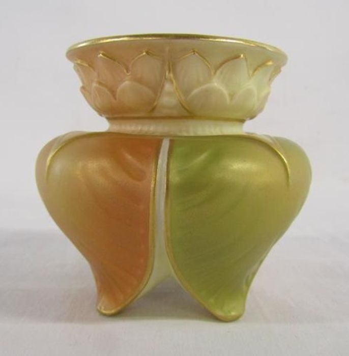 Royal Worcester blush blooming bud flower vase Reg No. 27773 1877 - approx. 10cm tall - Image 3 of 4