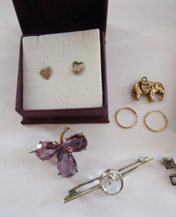 Small amount of gold and silver and some costume jewellery - includes (tested as) amethyst clover - Image 2 of 3