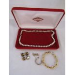 Pearl necklace with 9kt gold clasp, 9ct gold earring (4.35g), small amount of gold (1.71g) and a