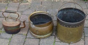 Brass coal bucket, a scuttle & a copper kettle