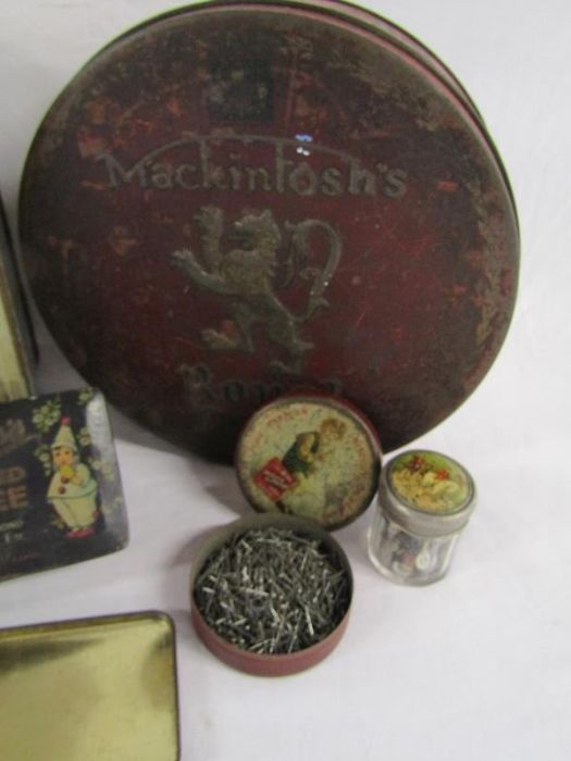 Collection of tins - Carr's Biscuits, Mackintosh's Royal De Luxe, Farrah's Toffee, Thorne's, Players - Image 5 of 5