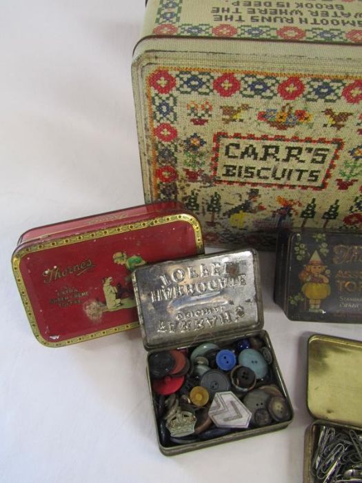 Collection of tins - Carr's Biscuits, Mackintosh's Royal De Luxe, Farrah's Toffee, Thorne's, Players - Image 3 of 5