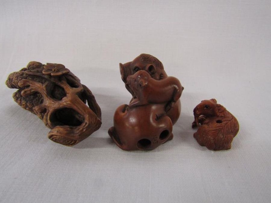 6 Wooden netsuke - monkey, Buddha, toad, flower, pig and goat - Image 5 of 5