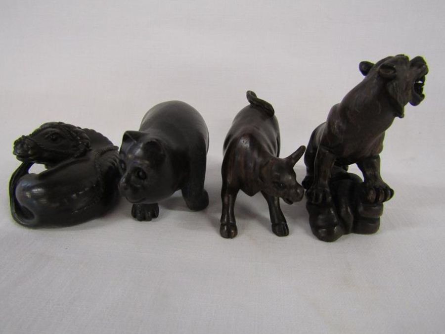4 wooden netsuke, signed - water buffalo, bear, bull and tiger - Image 2 of 5