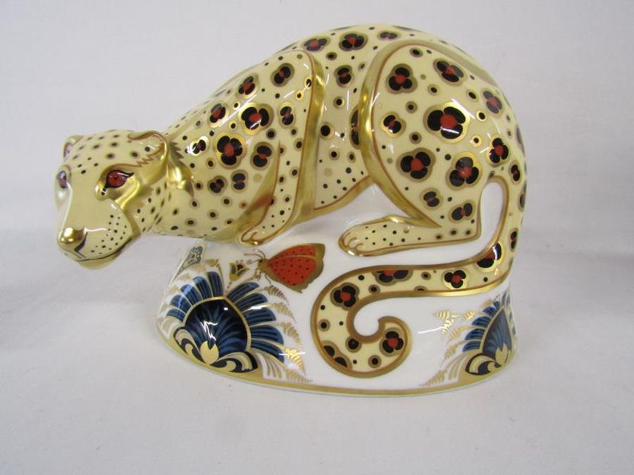 Royal Crown Derby paperweight Endangered Species Savannah Leopard - limited edition 973/1000 - Image 6 of 6