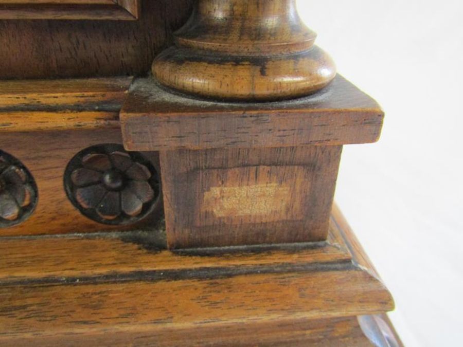 Oak mantel clock keeping time and chiming with Reinhold Schnekenburger, Mulheim movement - approx. - Image 2 of 9