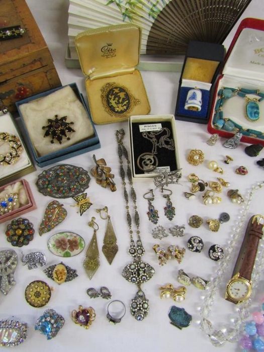 Collection of costume jewellery includes Van Woods Montreal brooch and earrings, marcasite, Pisces - Image 2 of 10