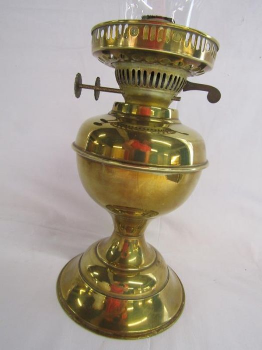 Brass oil lamp with chimney & opaque glass and flower design shade - Image 6 of 6