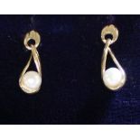 Pair of 9ct gold pearl drop earrings 3.82g