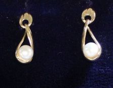 Pair of 9ct gold pearl drop earrings 3.82g