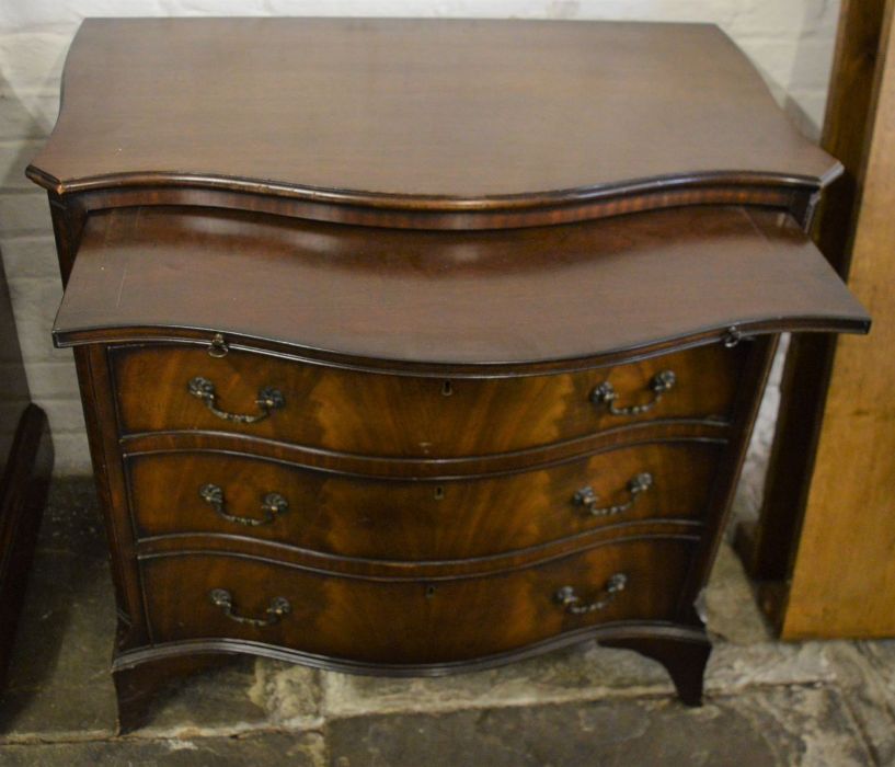 Reproduction Georgian serpentine fronted chest of drawers on bracket feet with a brushing slide & - Image 2 of 2