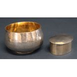 Small silver bowl Sheffield 1994 & silver trinket pot with lightly planished lid, Birmingham 2000,