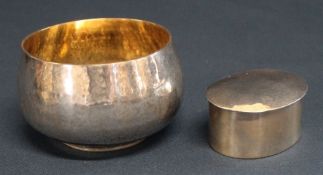 Small silver bowl Sheffield 1994 & silver trinket pot with lightly planished lid, Birmingham 2000,