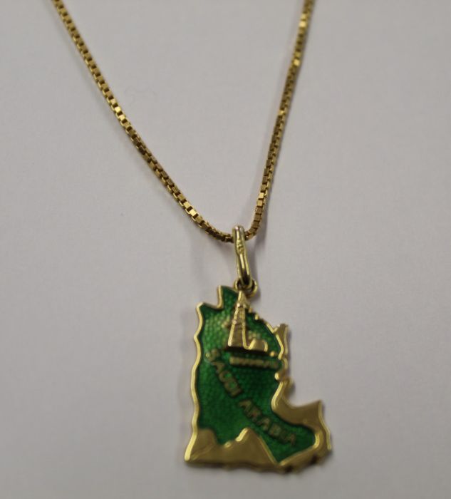 14ct gold Saudi Arabia pendant, 3.3g with 18ct gold chain, 4.1g - Image 3 of 4